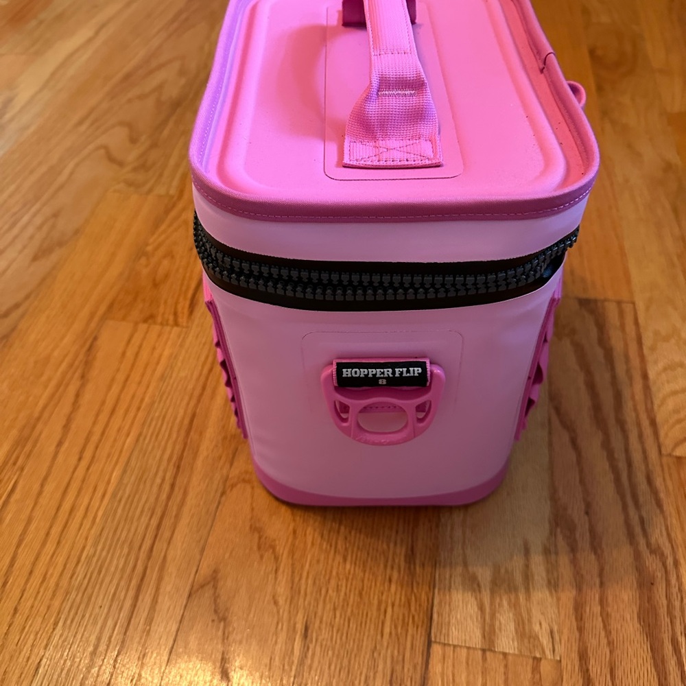 YETI Pink Hopper flip 8 cooler Lunch Box - Picture 5 of 8